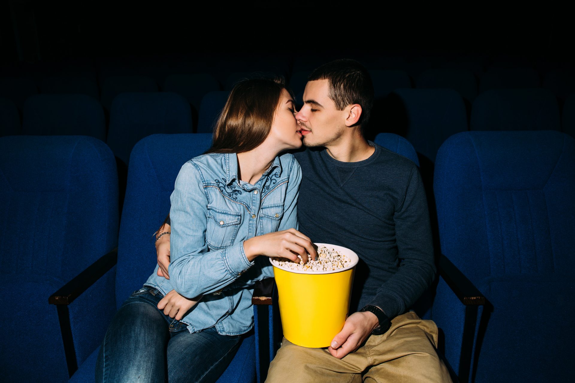 Relato sexo en el cine (Noches melancólicas) - El Blog para Todos